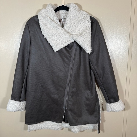 Kut from the Kloth Jackets & Blazers - Kut From the Kloth faux suede 100% Sherpa lined jacket size Medium